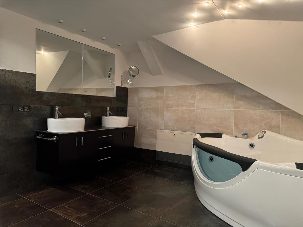 205 Qm "Traumtor" Mit Sauna, Whirlpool, Kamin Und 3 Terrassen Mit Blick In Die Boehmisch Saechsische Schweiz Drezda Kültér fotó